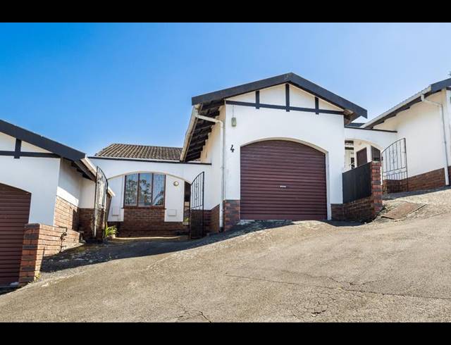 2 BEDROOM TOWNHOUSE FOR SALE IN THE WOLDS